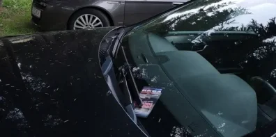 Roznoszenie Ulotek Na Szyby Samochodów
